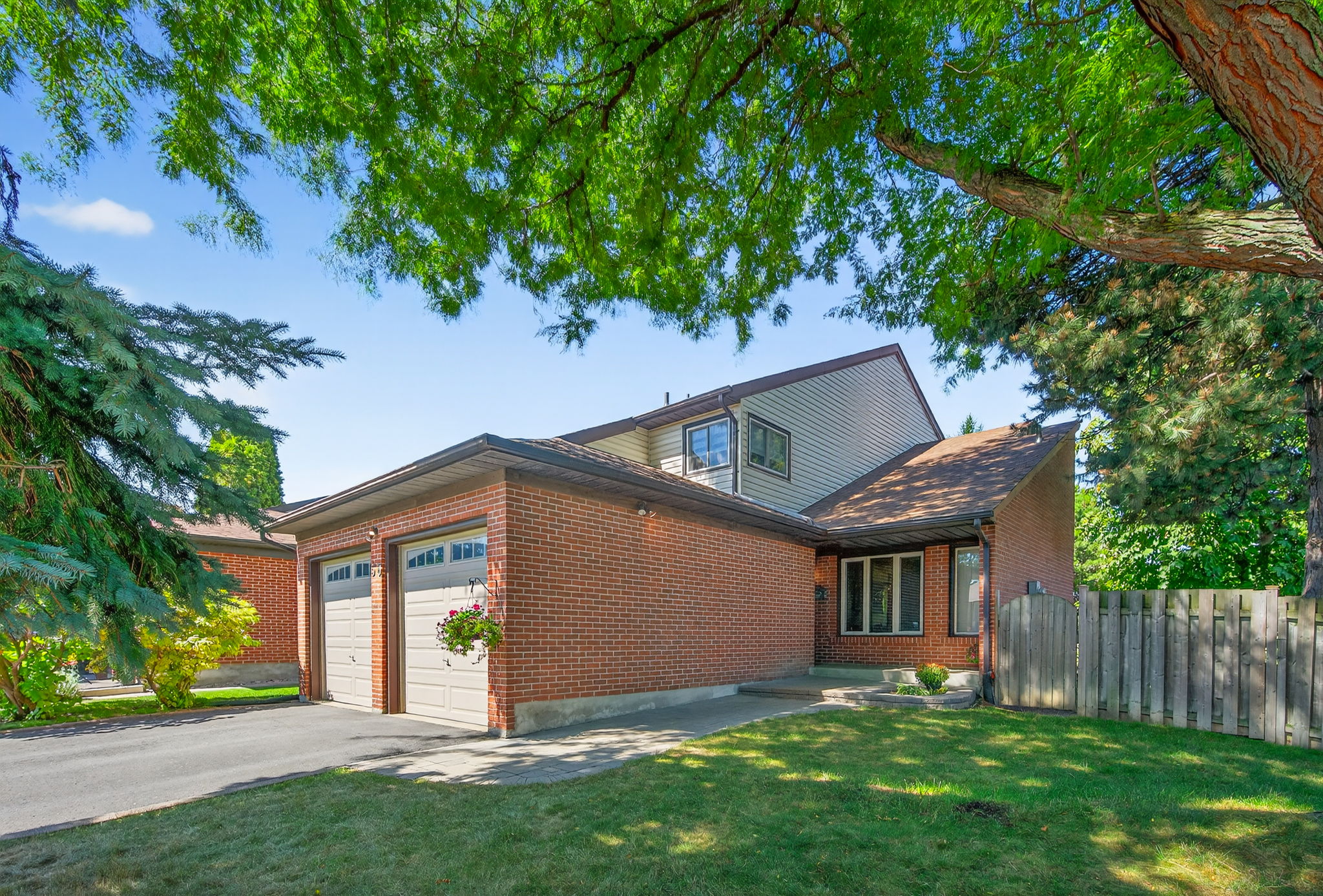 56 Kings College Rd Markham, ON L3T 5J8