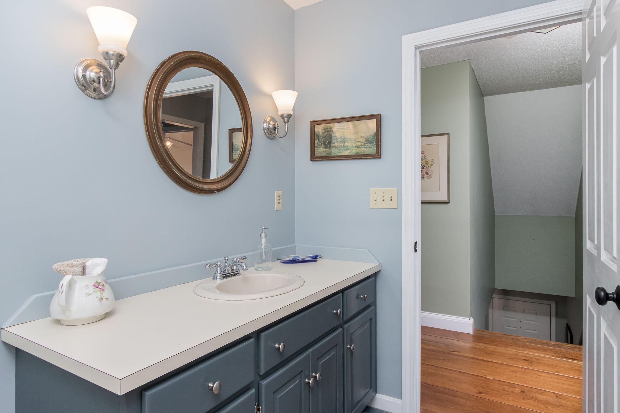 BathroomUpper-2