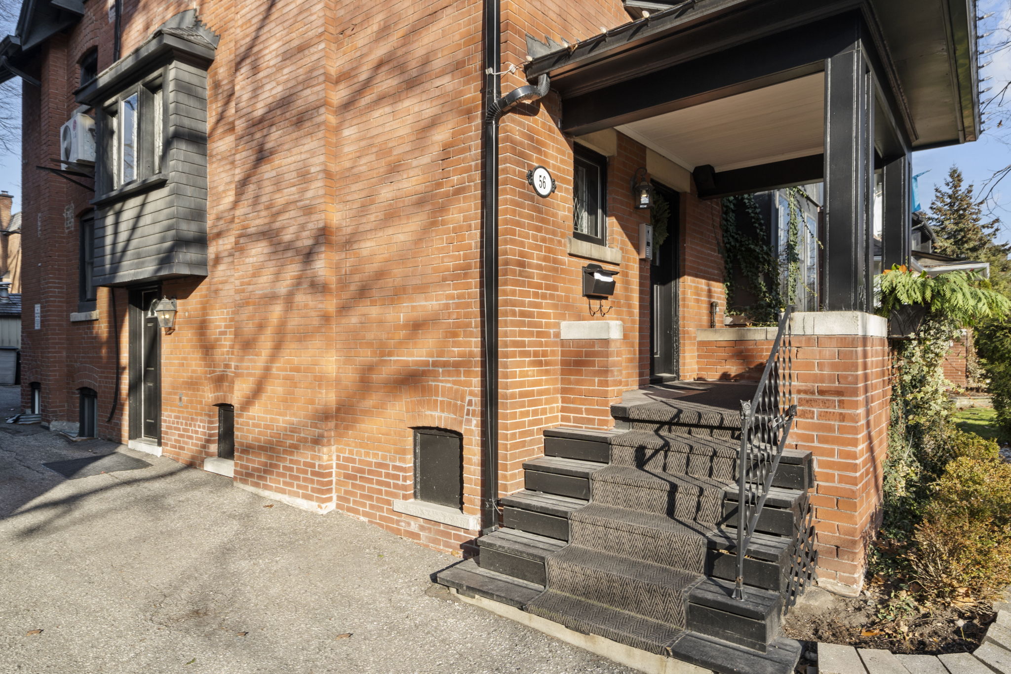 56 Oriole Gardens Unit 4 Toronto, ON M4V 1V7
