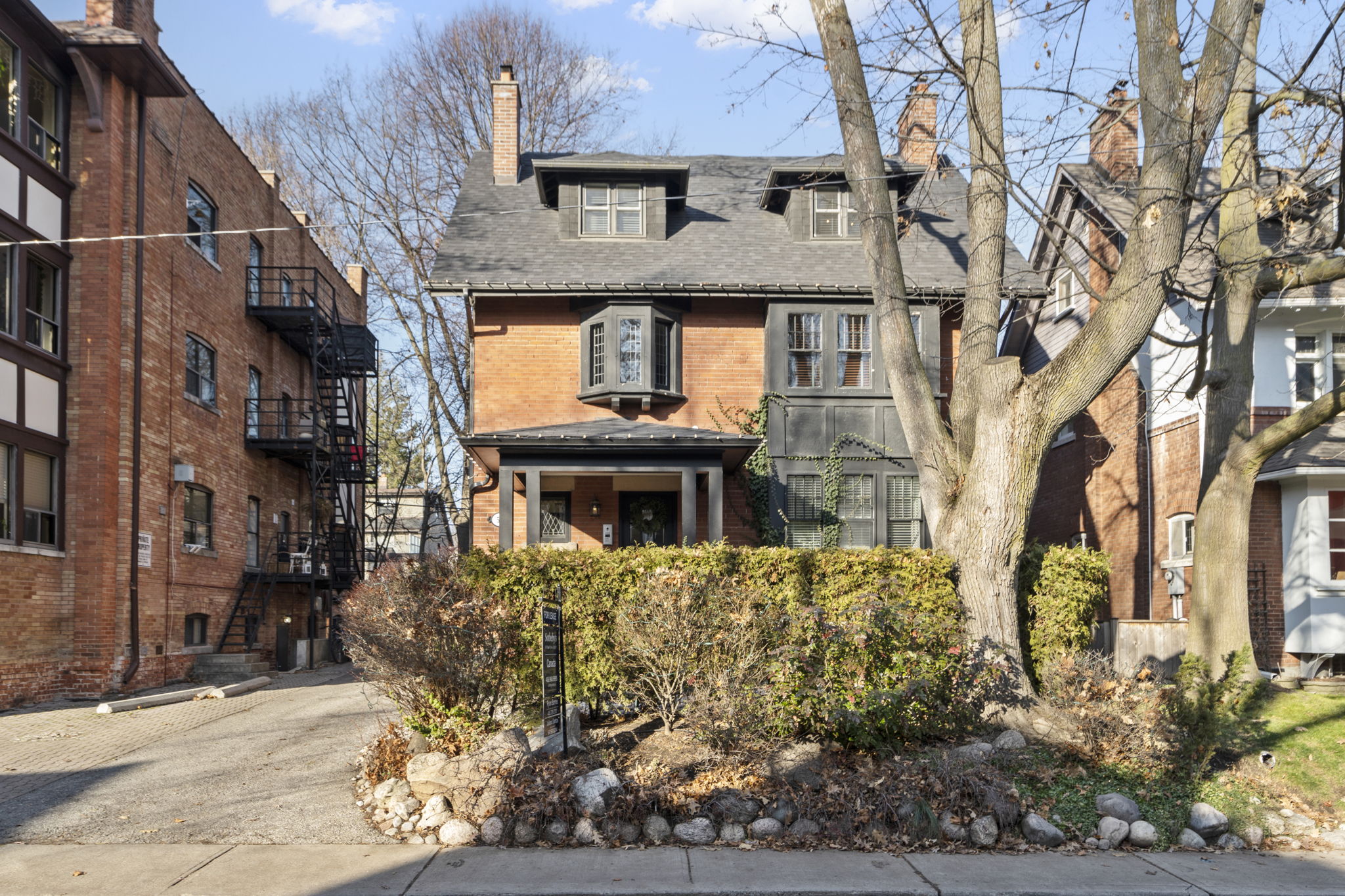 56 Oriole Gardens Unit 4 Toronto, ON M4V 1V7
