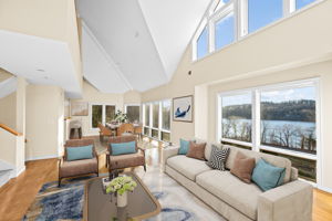 Living/Dining Area