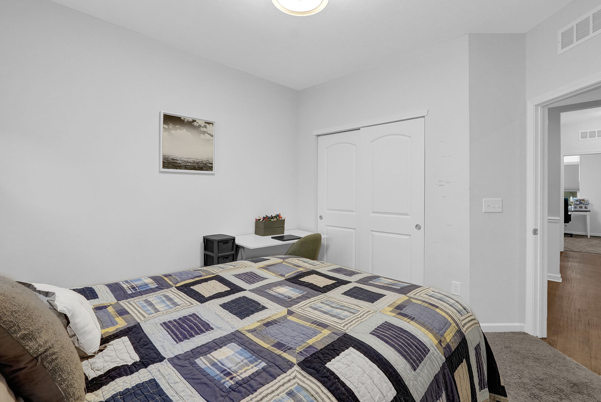  Photo 24