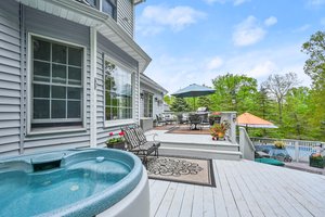 Ourdoor Deck with Hot Tub