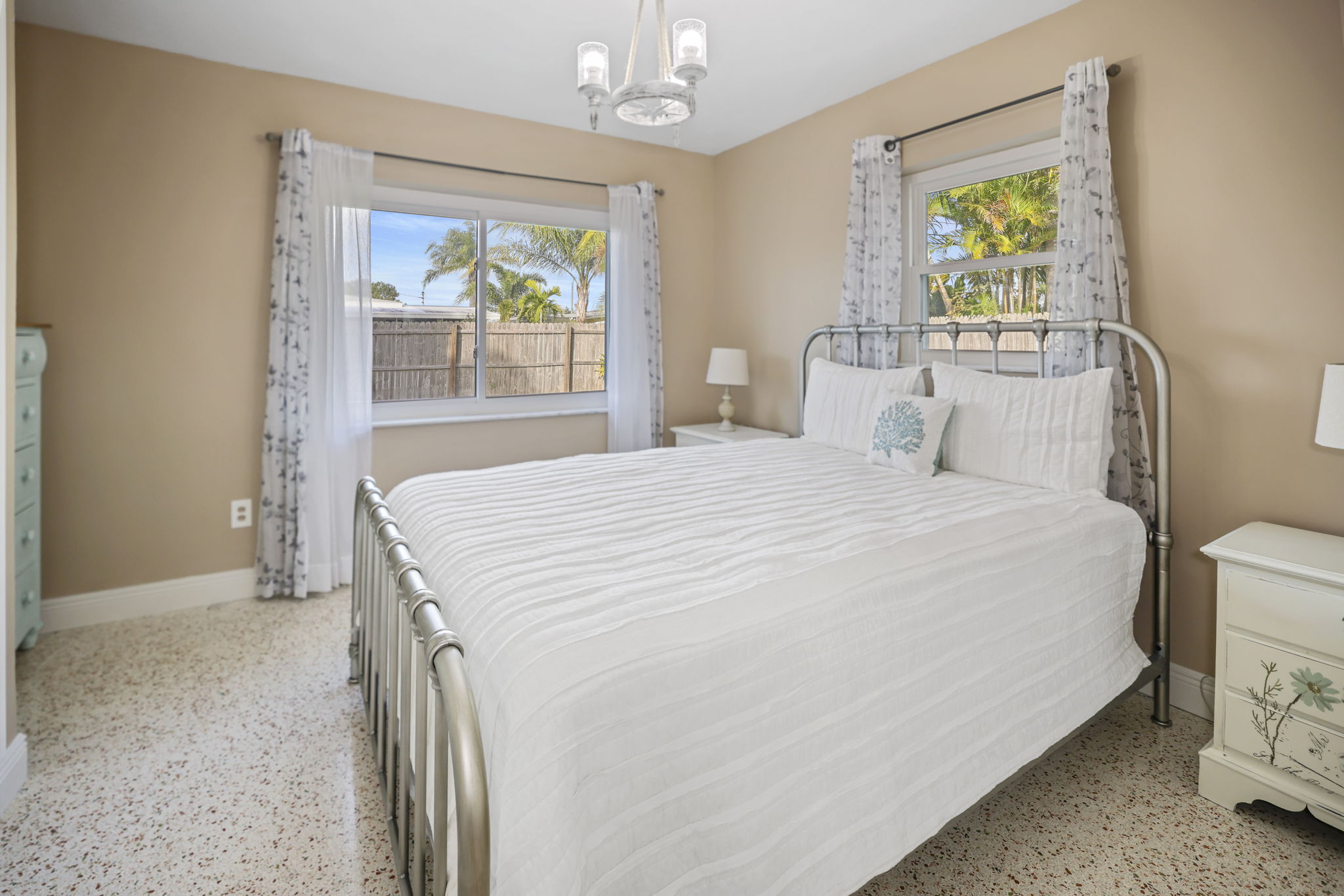 Bedroom 2 - 495A6150 (1)