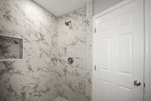 Updated Bathroom 1 - 495A0818