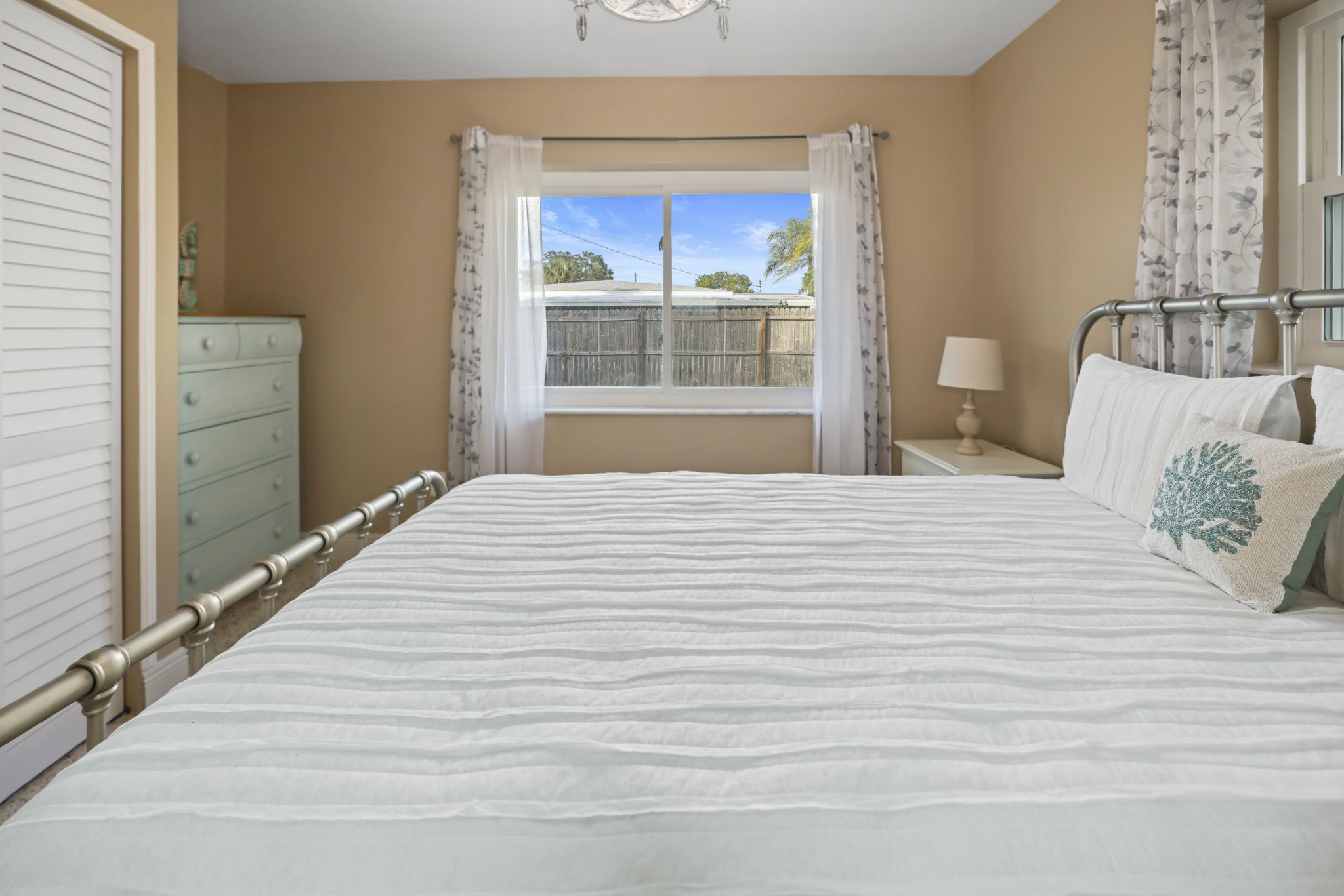 Bedroom 2 - 495A6151 (1)