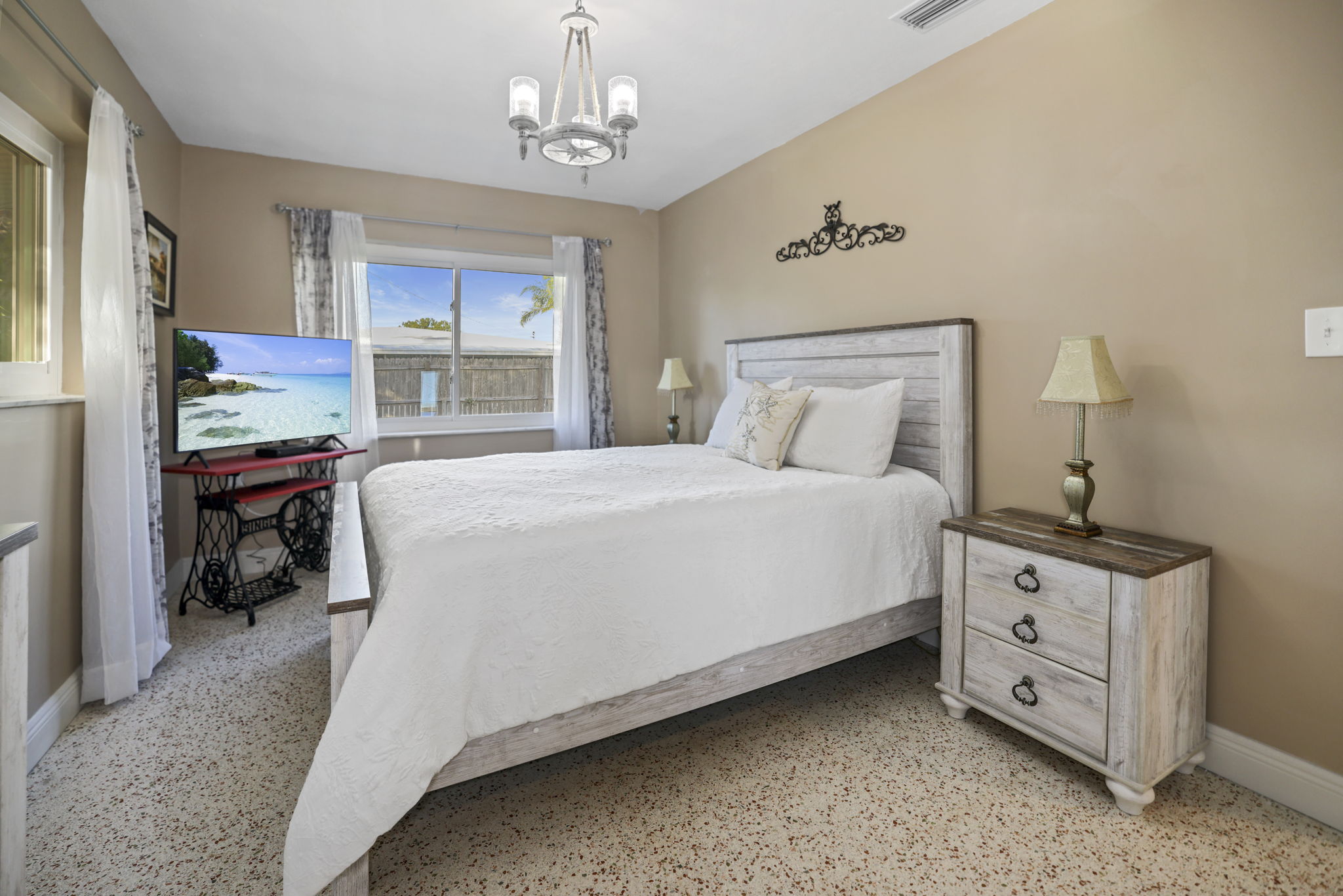 Bedroom 1 - 495A6144 (1)