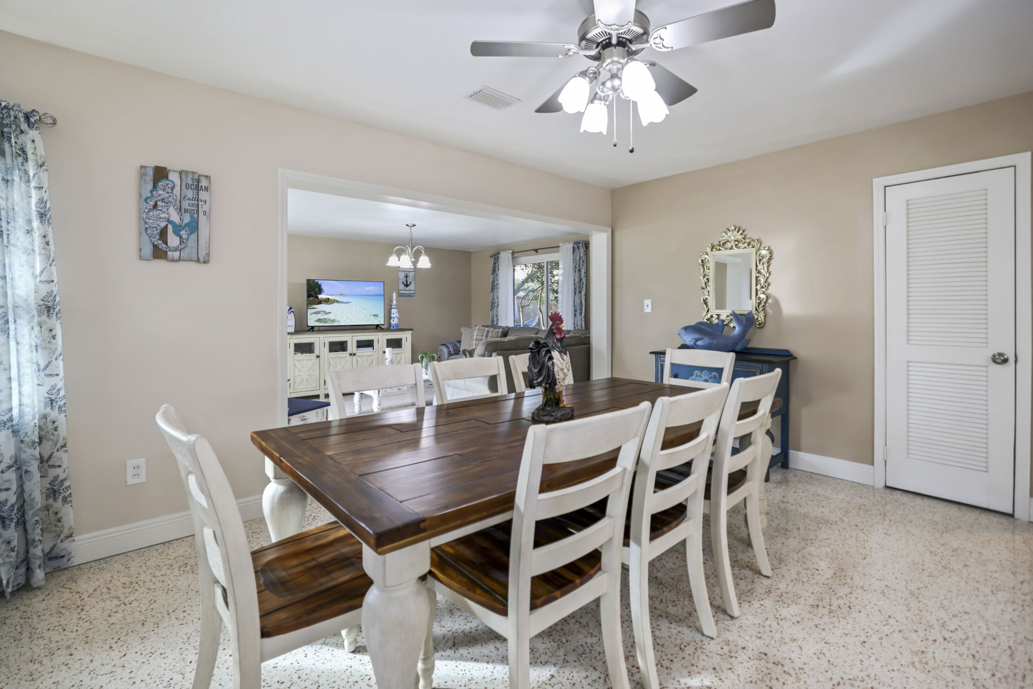 Dining Room - 495A6104 (1)