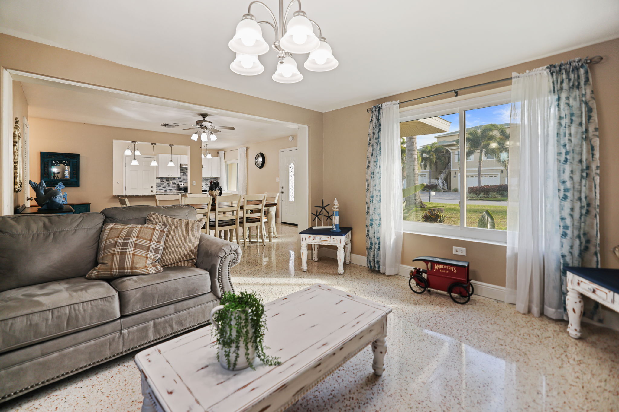 Living Dining Room - 495A6119 (1)