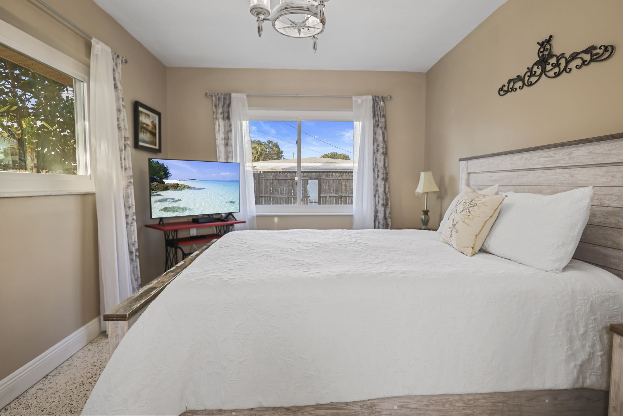 Bedroom 1 - 495A6142 (1)