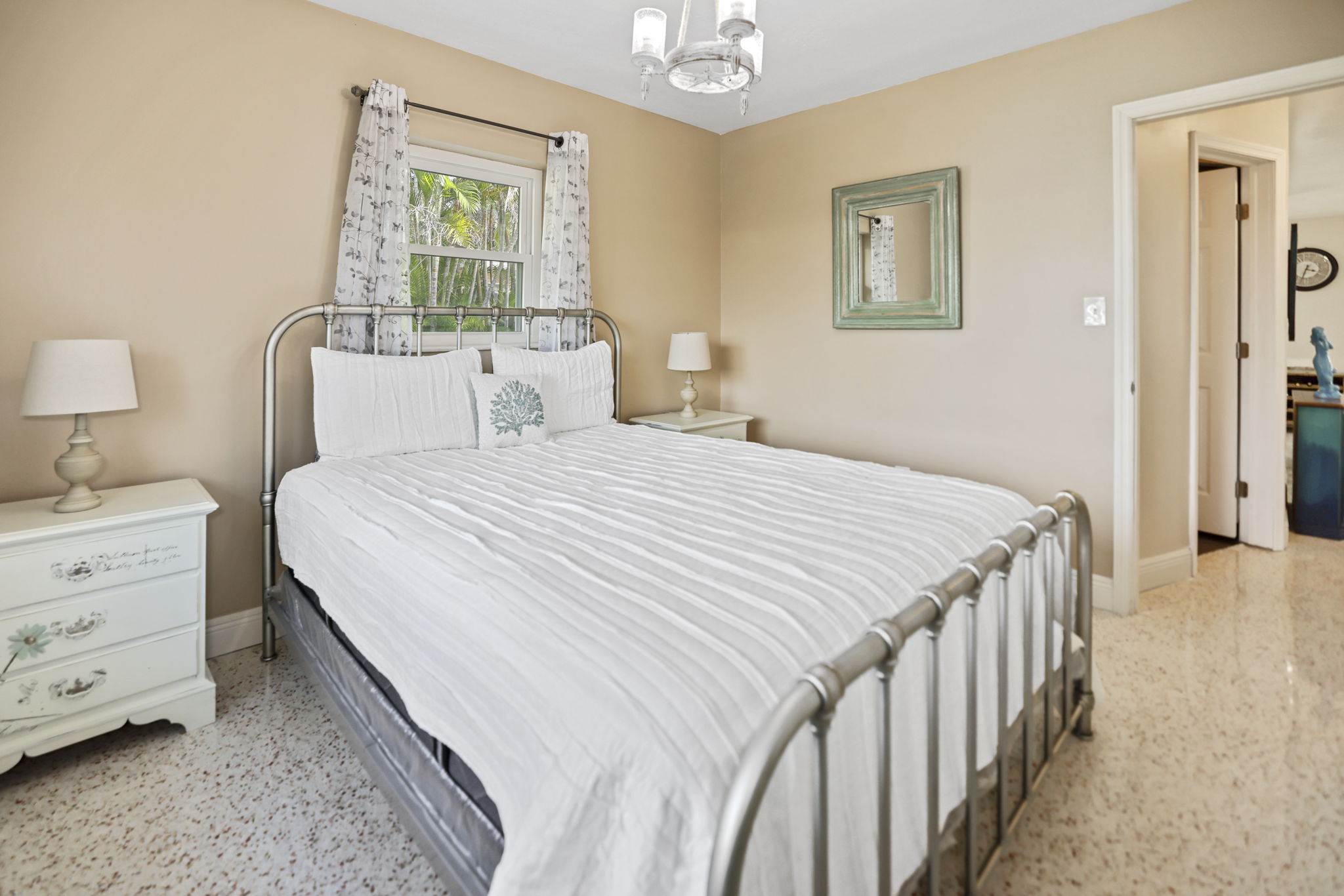 Bedroom 2 - 495A6153 (1)