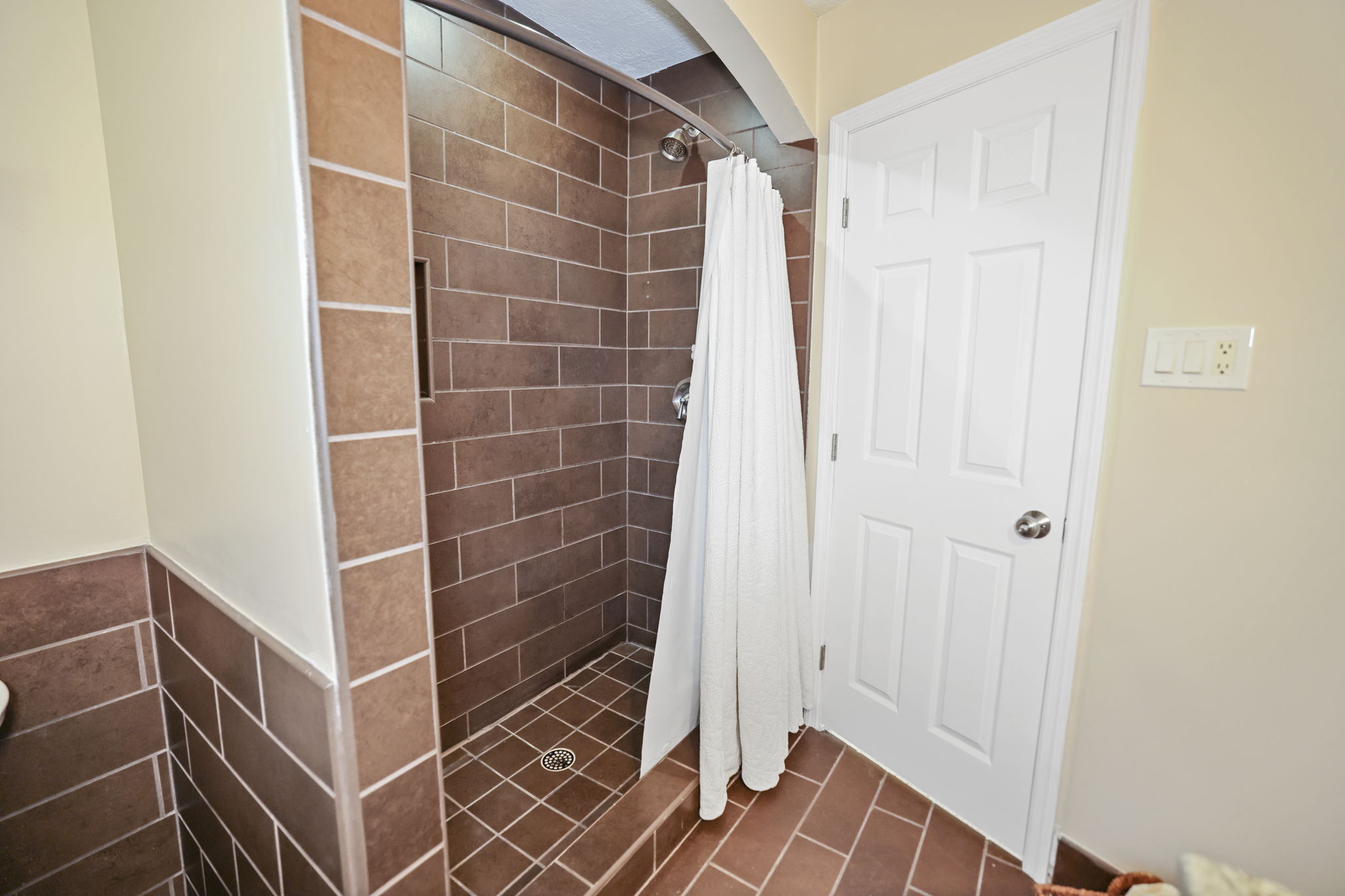 Bathroom 1 - 495A6166 (1)