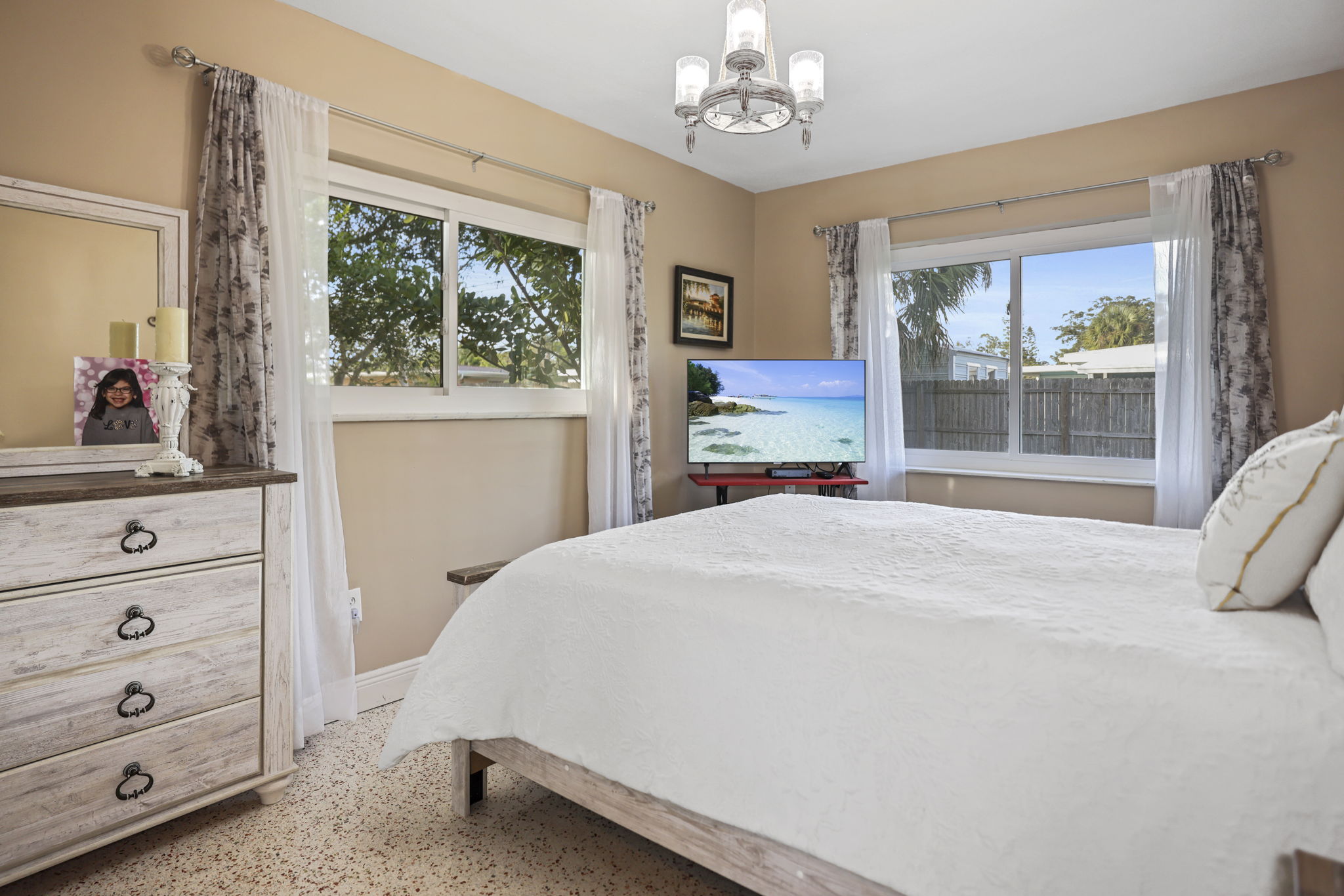 Bedroom 1 - 495A6140 (1)