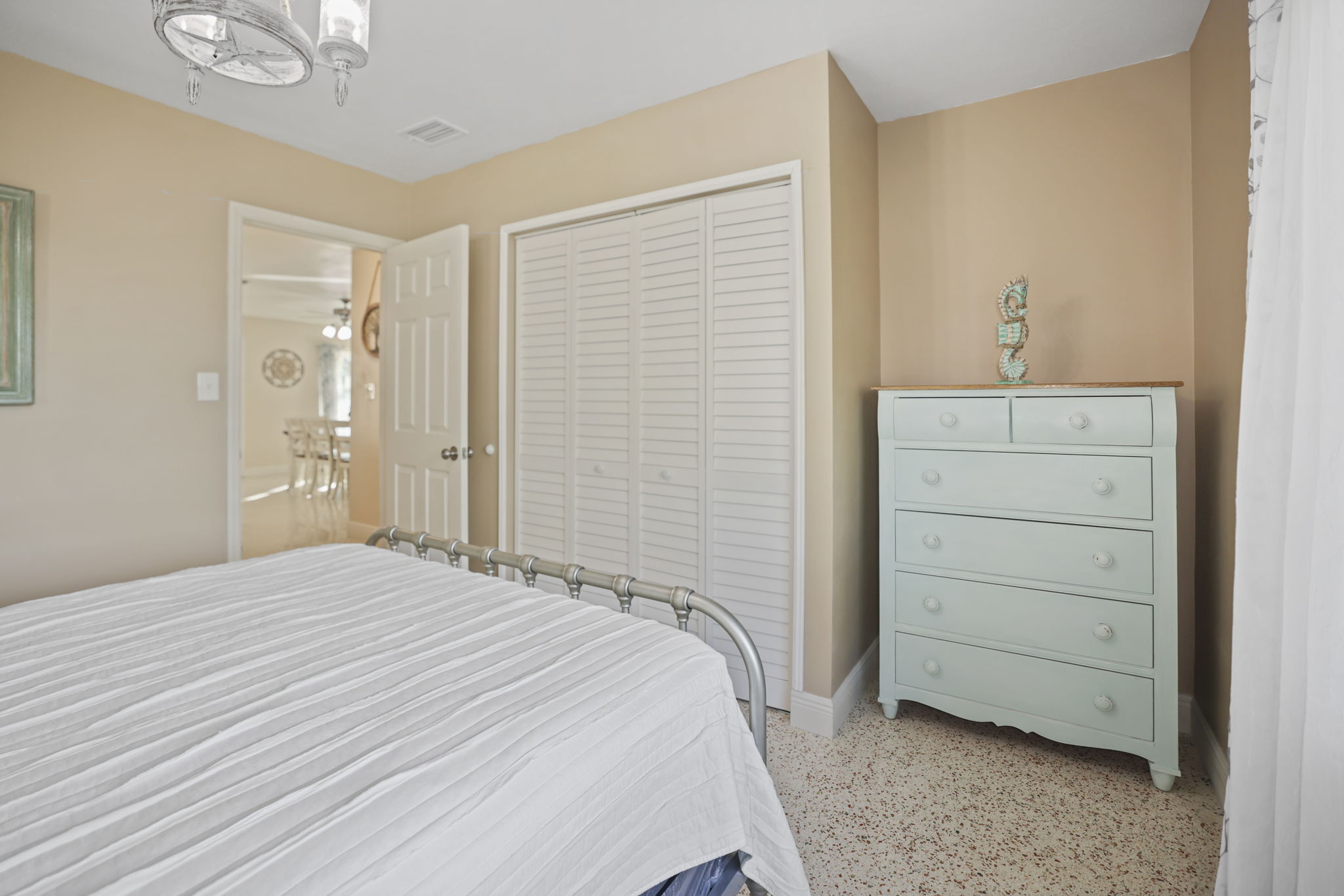 Bedroom 2 - 495A6158 (1)