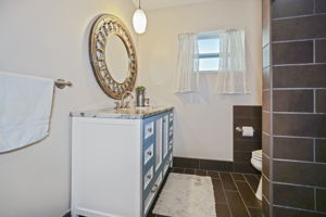 Bathroom 1 - 495A6164 (1)