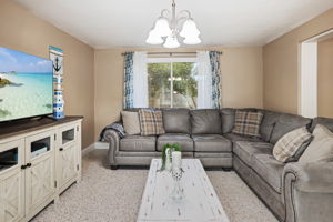 Living Room - 495A6112 (1)