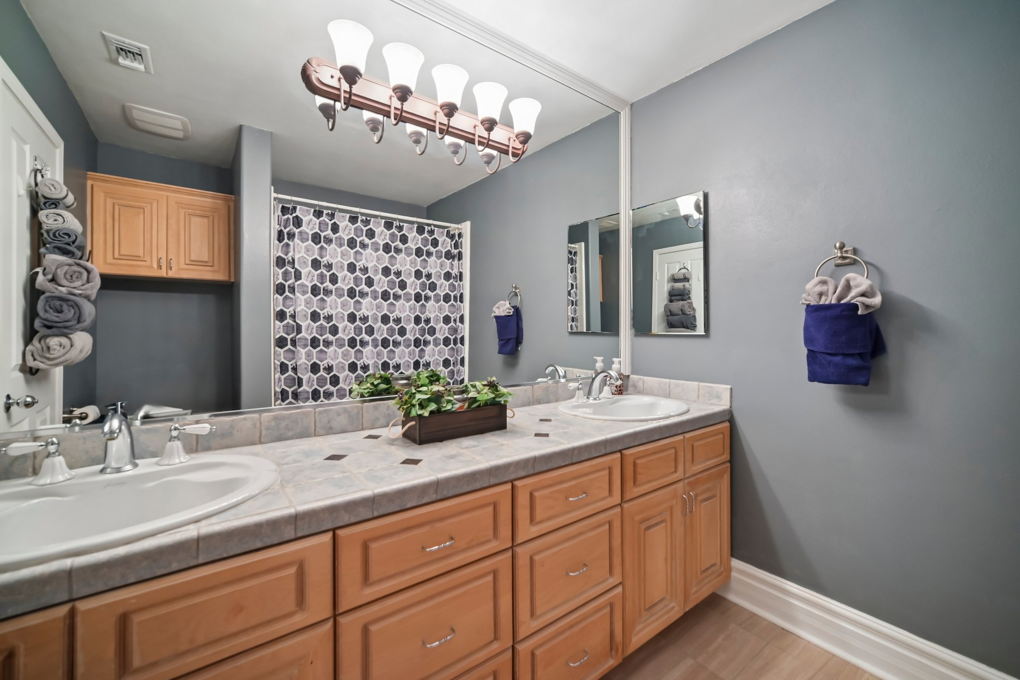 Breckenridge Pl-S2207-048.jpg