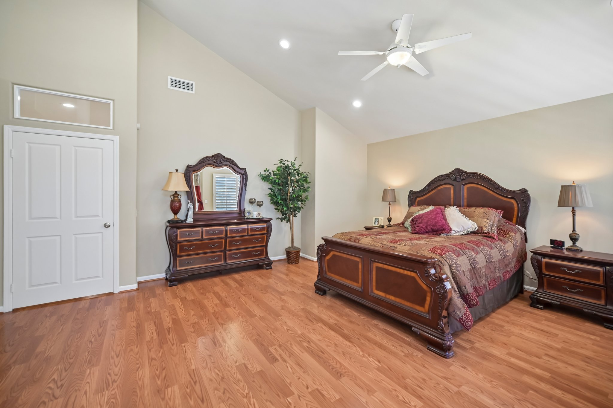 Breckenridge Pl-S2207-053.jpg