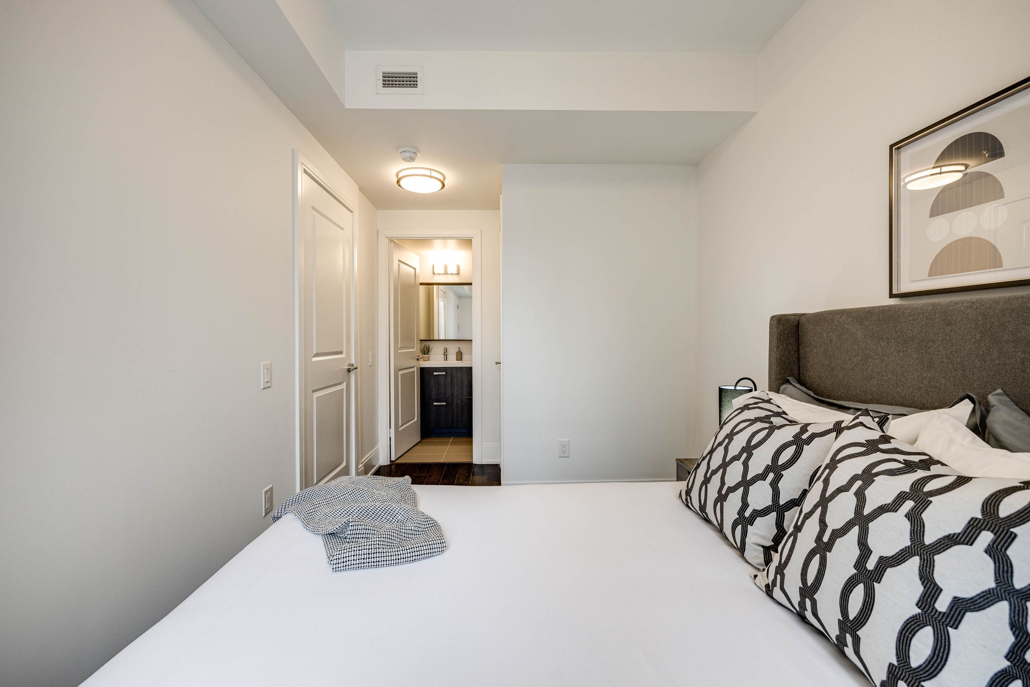 Toronto property showcase — delivered property photograph 24
