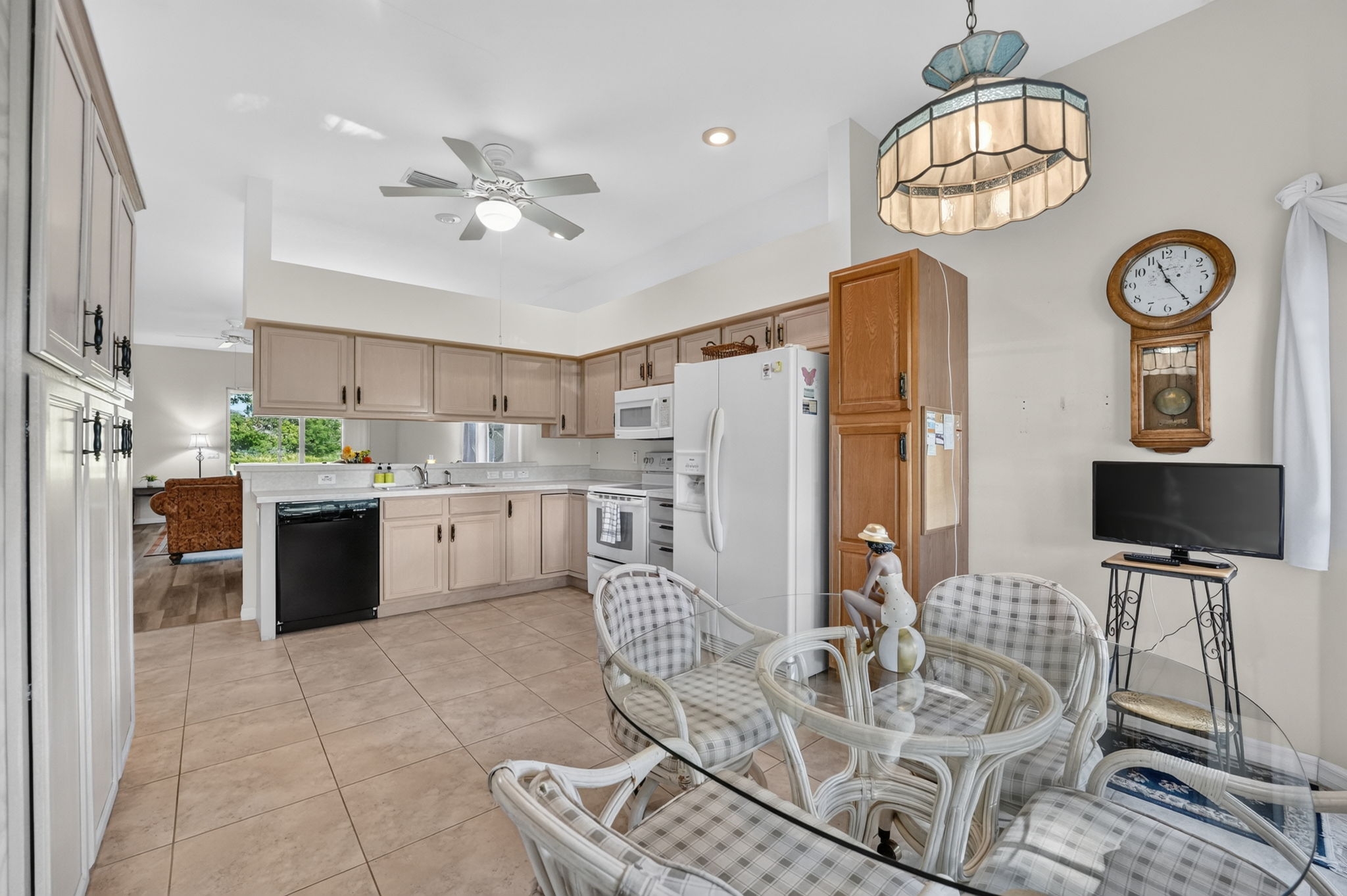 Breakfast Nook to Kitchen