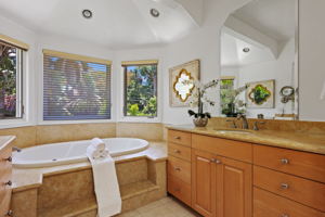 560 Radcliffe Ave, Pacific Palisades, CA 90272, USA Photo 36