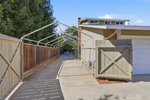 045_F8_560 Tawny Dr