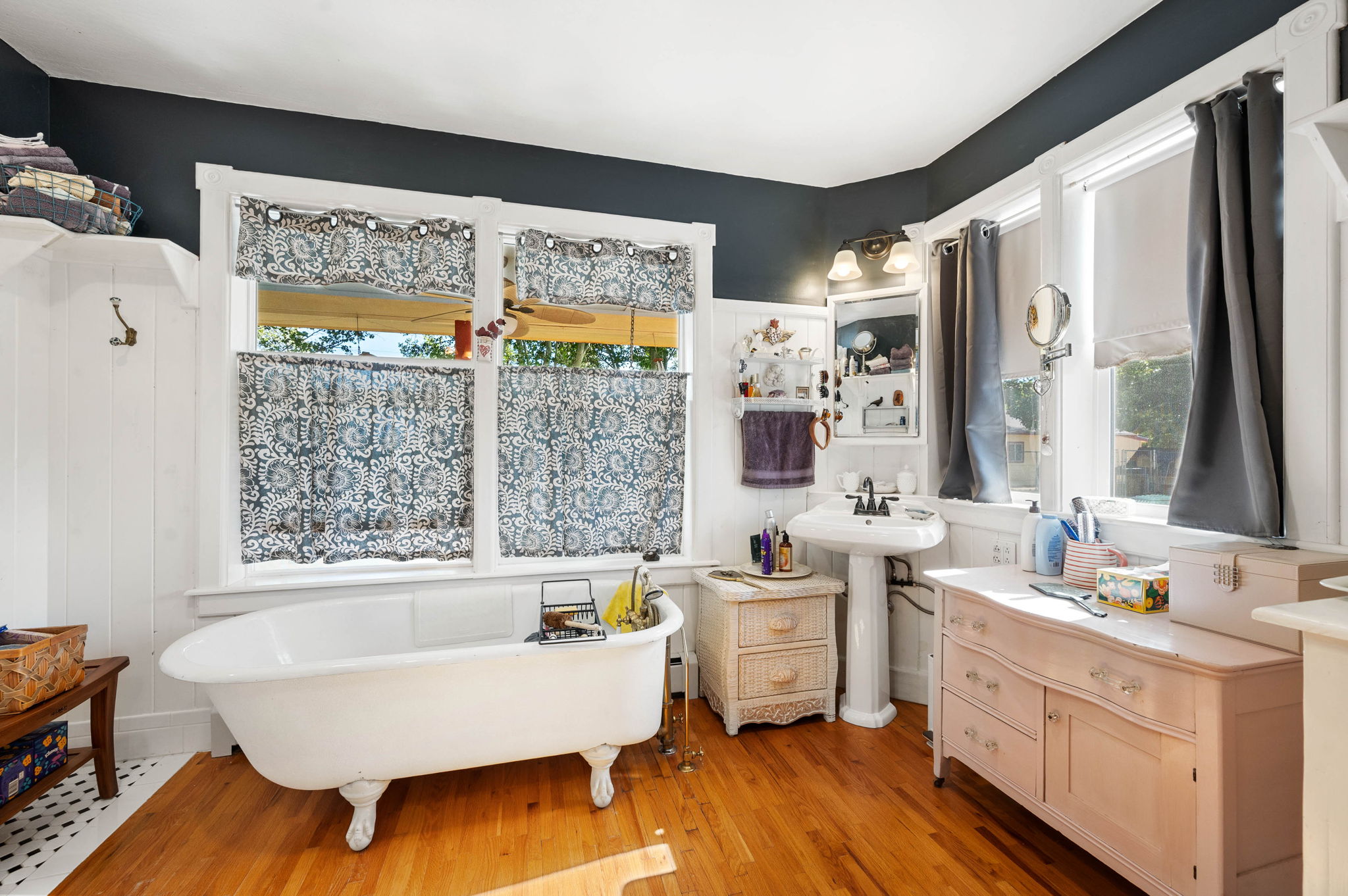 Primary Bathroom (2)