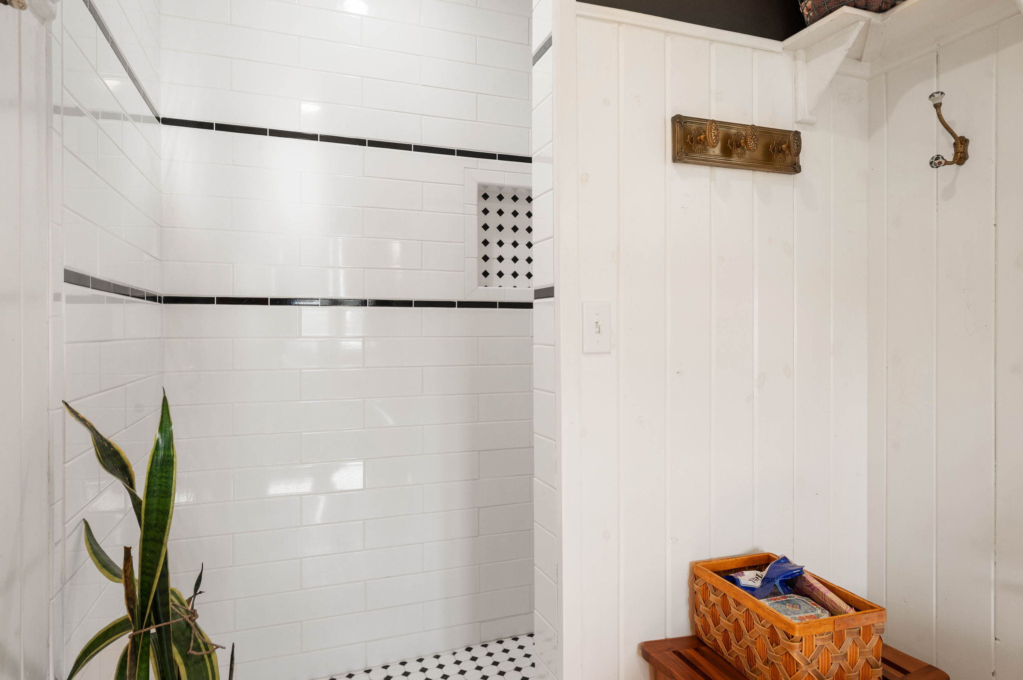 Primary Bathroom (4)