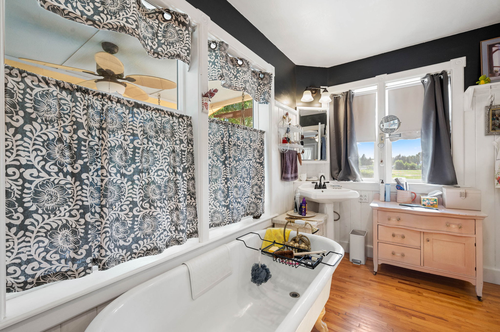 Primary Bathroom (5)