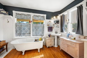 Primary Bathroom (2)