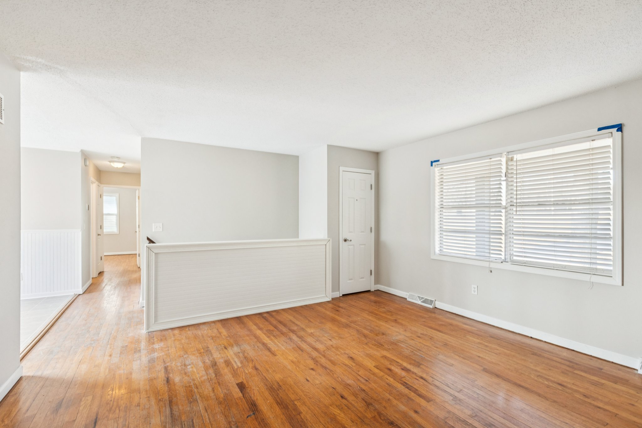 7740 - 5601 NE San Rafael Dr_007.jpg