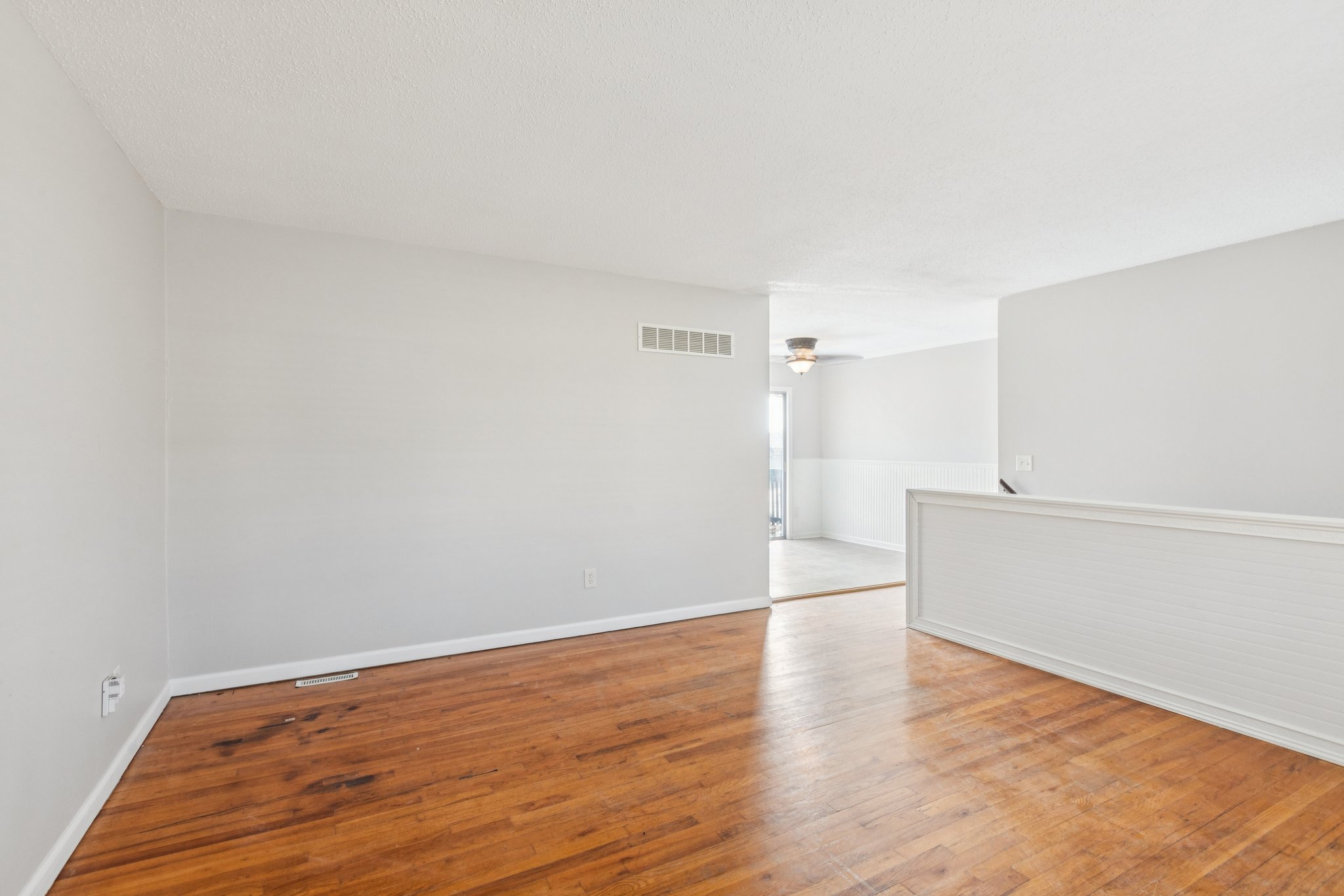 7740 - 5601 NE San Rafael Dr_008.jpg