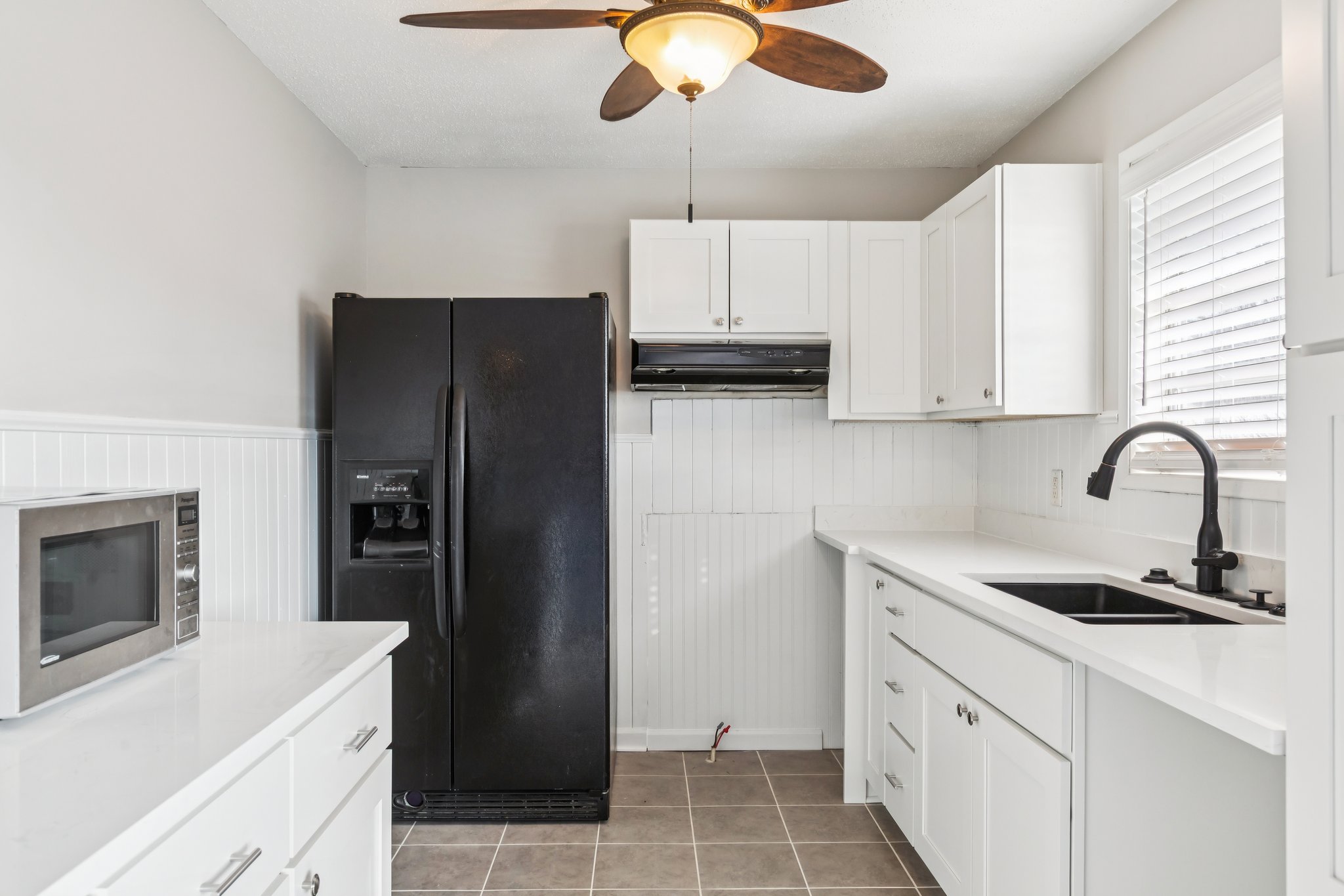 7740 - 5601 NE San Rafael Dr_011.jpg