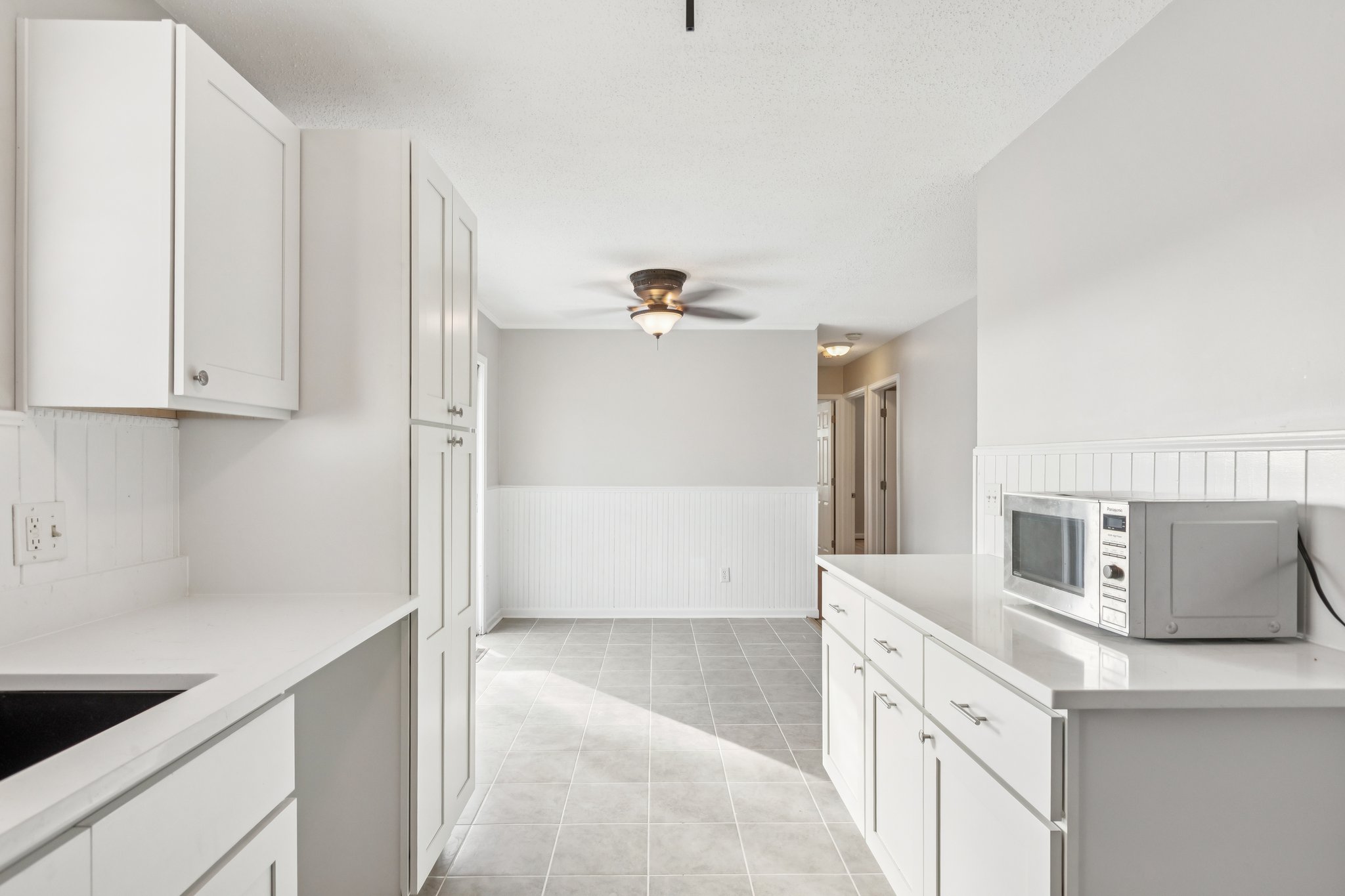 7740 - 5601 NE San Rafael Dr_013.jpg