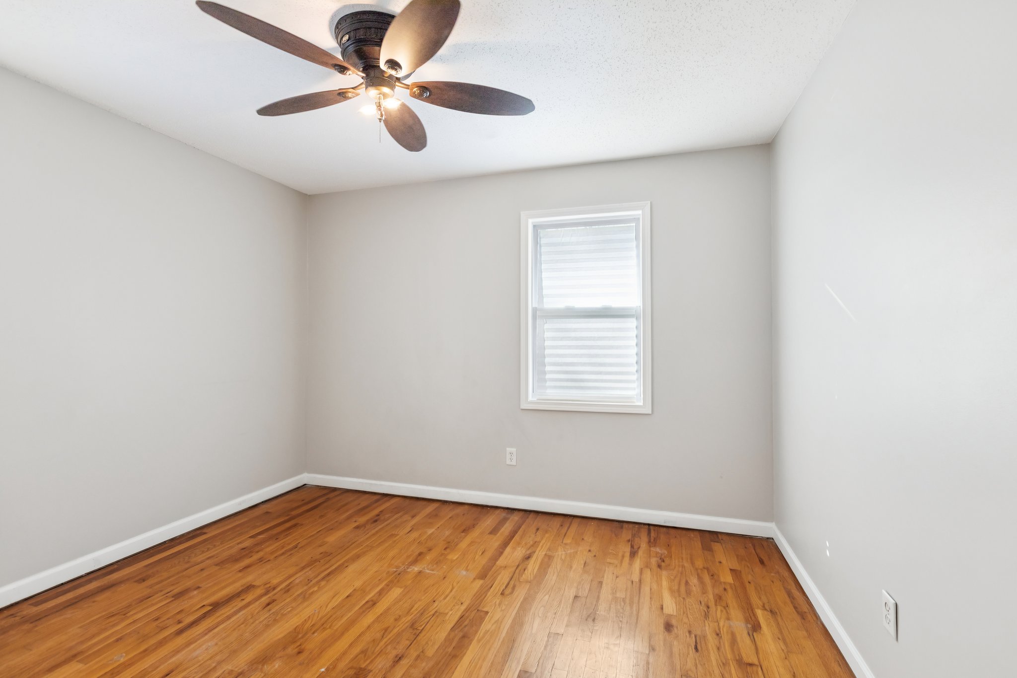 7740 - 5601 NE San Rafael Dr_019.jpg