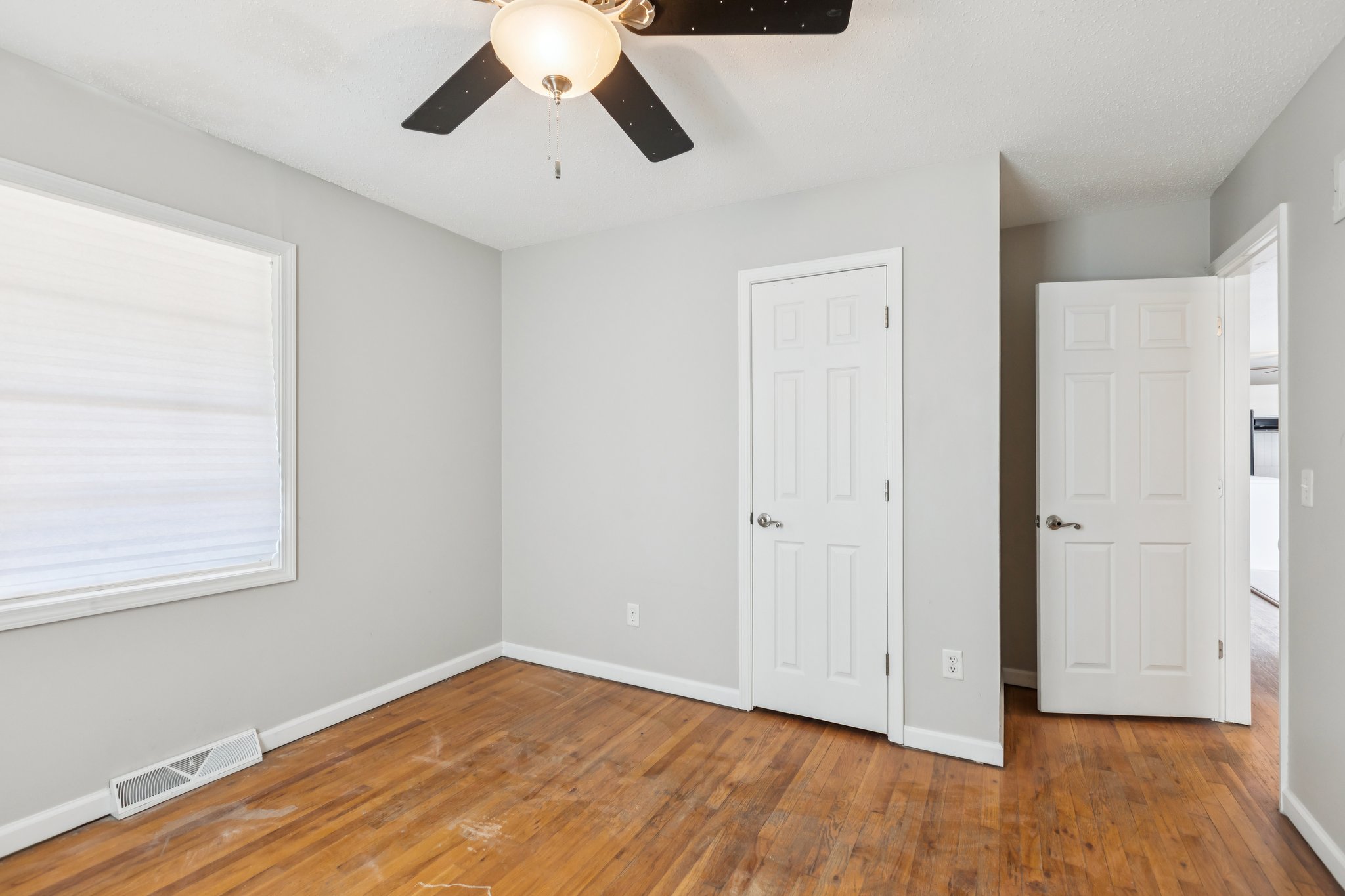 7740 - 5601 NE San Rafael Dr_023.jpg