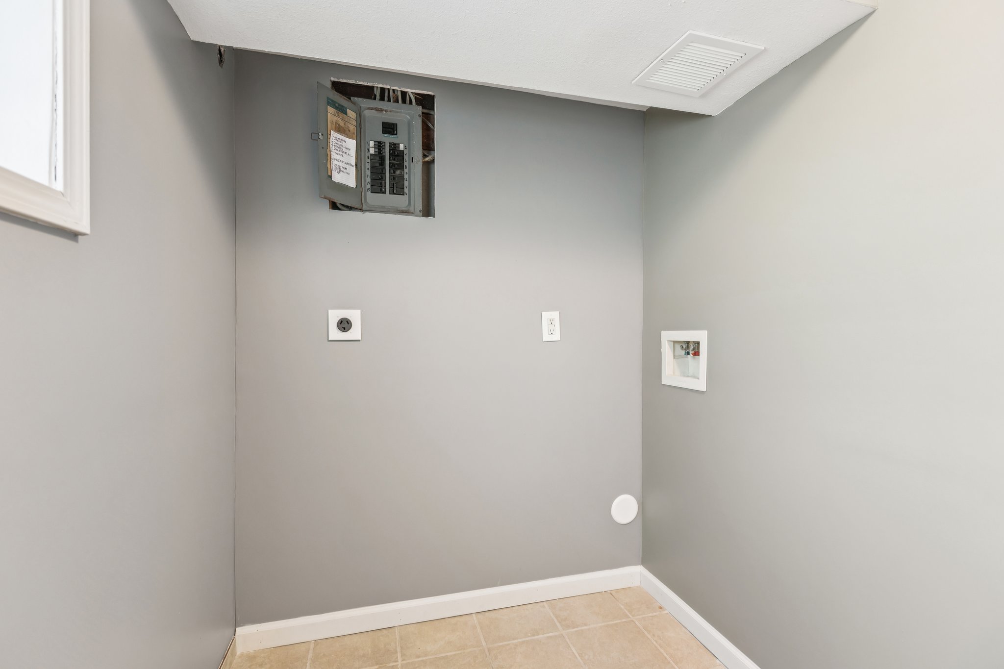 7740 - 5601 NE San Rafael Dr_025.jpg