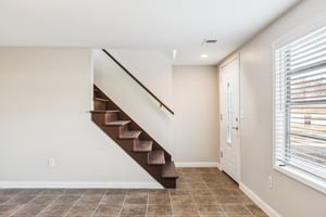 7740 - 5601 NE San Rafael Dr_004.jpg