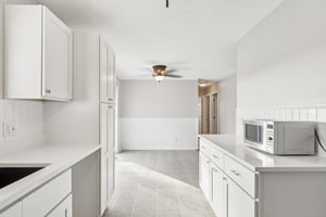 7740 - 5601 NE San Rafael Dr_013.jpg