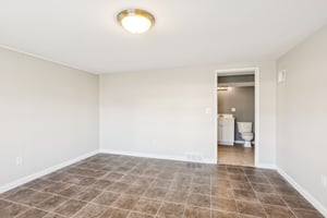 7740 - 5601 NE San Rafael Dr_015.jpg