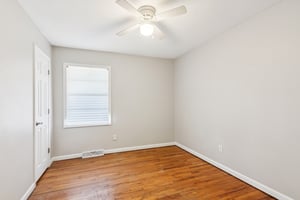 7740 - 5601 NE San Rafael Dr_017.jpg