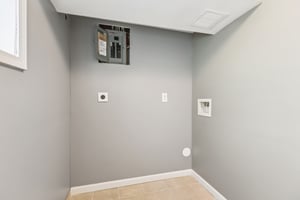 7740 - 5601 NE San Rafael Dr_025.jpg