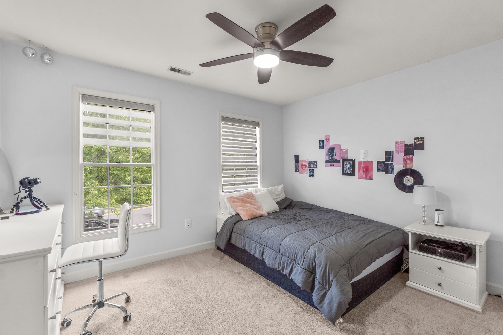 21. Upper bedroom.jpg