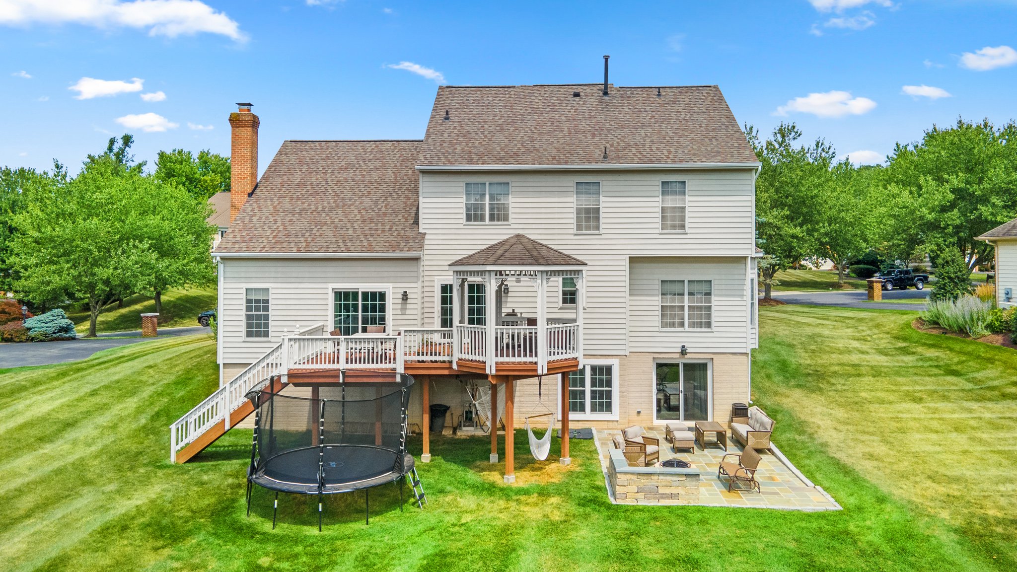 48. Back exterior.jpg