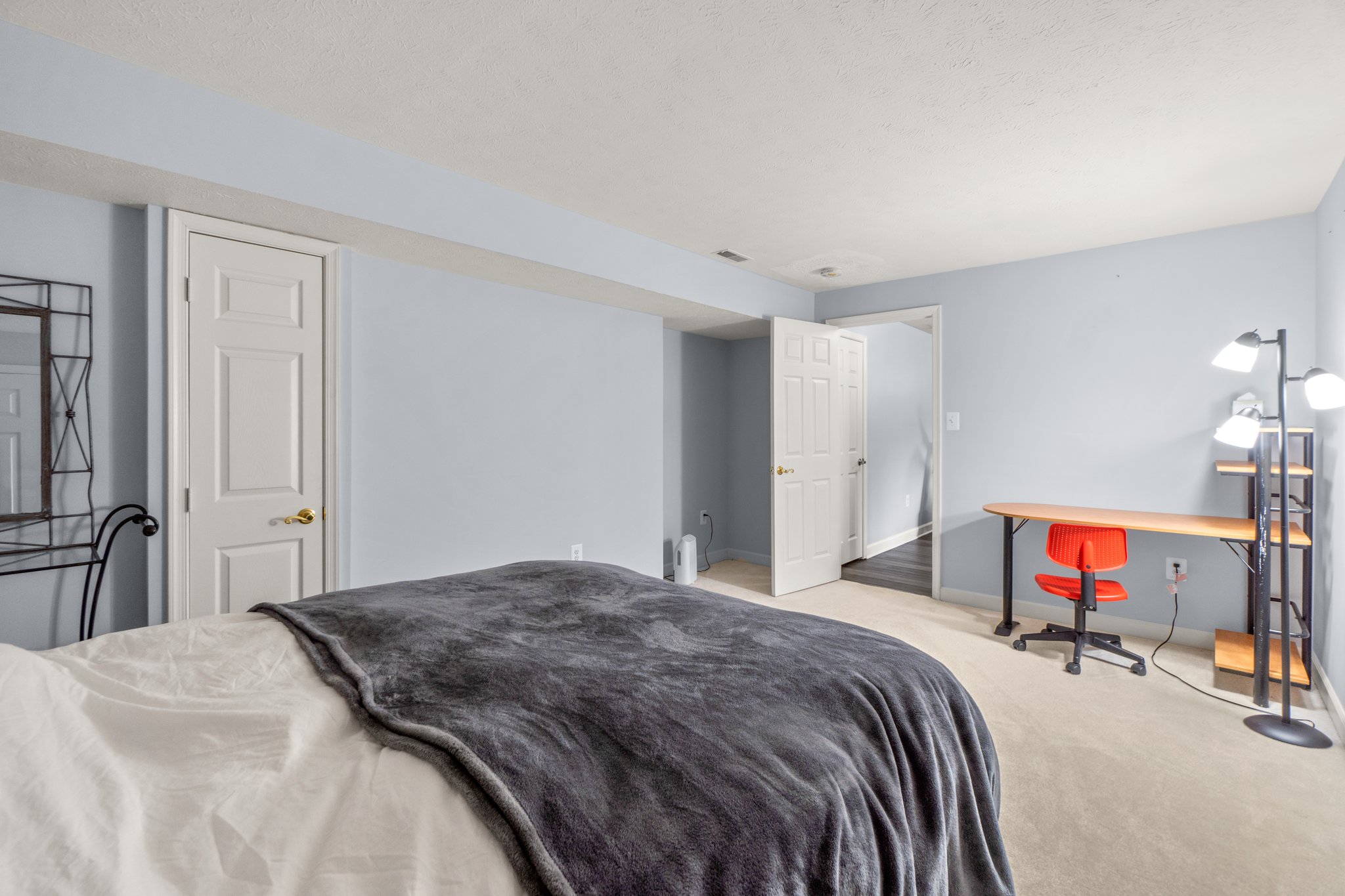 35. Lower bedroom.jpg