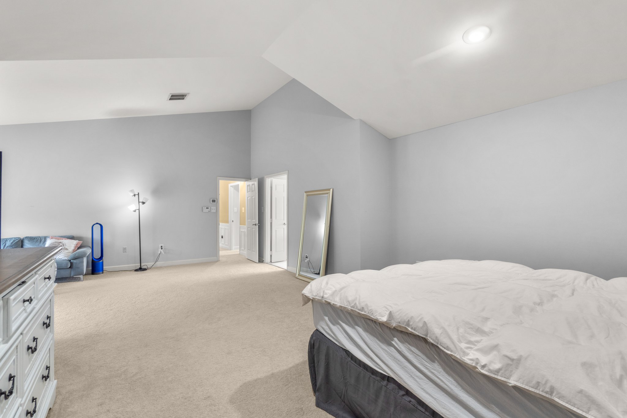 28. Upper bedroom.jpg