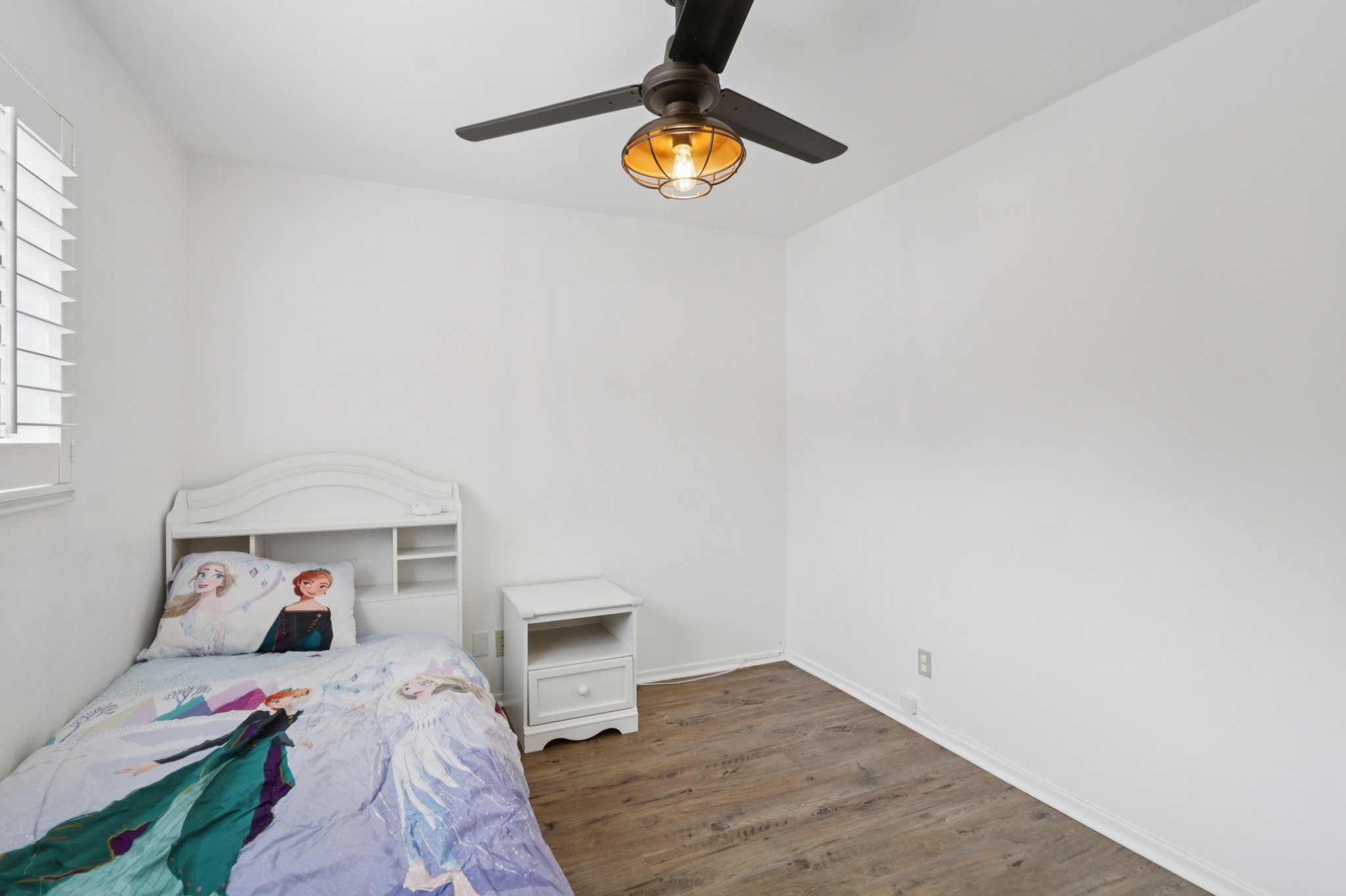 Katherine St-S3112-020.jpg