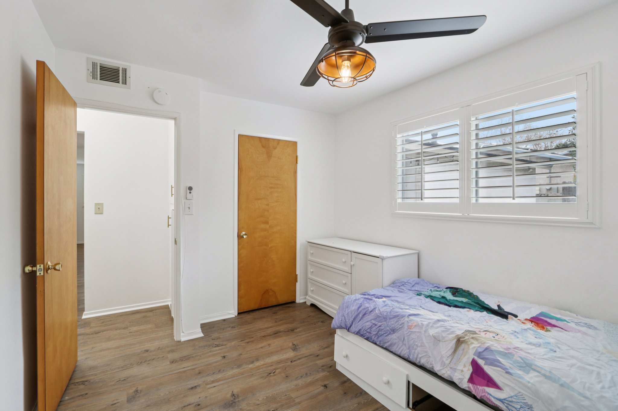 Katherine St-S3112-021.jpg