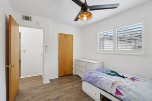 Katherine St-S3112-021.jpg