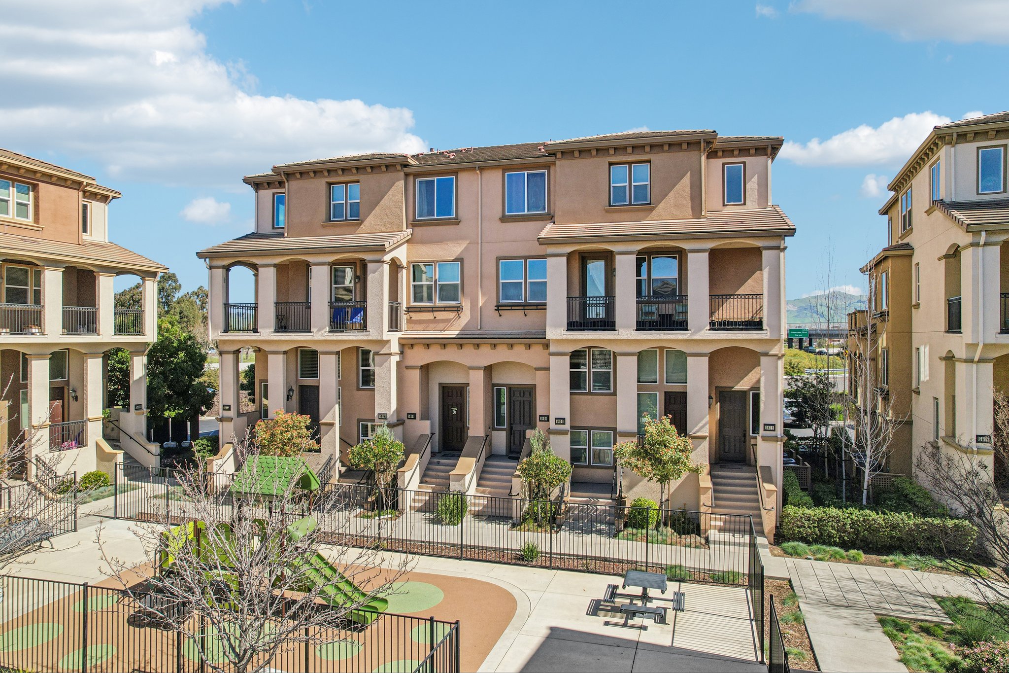 Pandorea Terrace-S0703-039.jpg